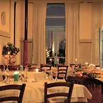 Hotell Antico Borgo Di Tabiano Castello - Relais De Charme 4*